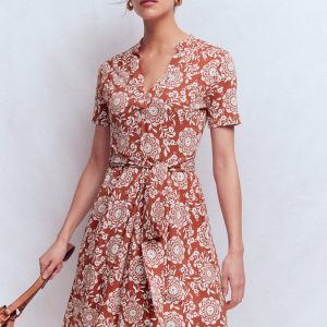 Daisy Flippy Jersey Dress-Brown. Decorative Blossom