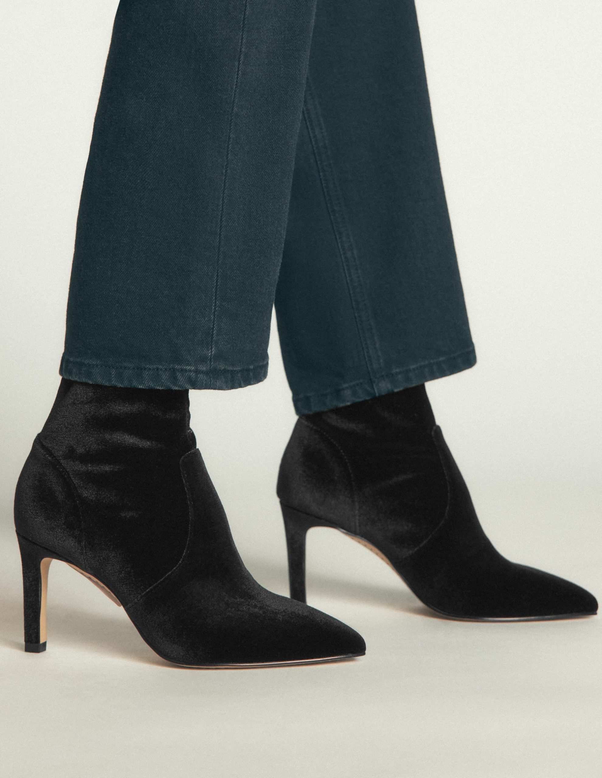 Ankle Stretch Boots-Black
